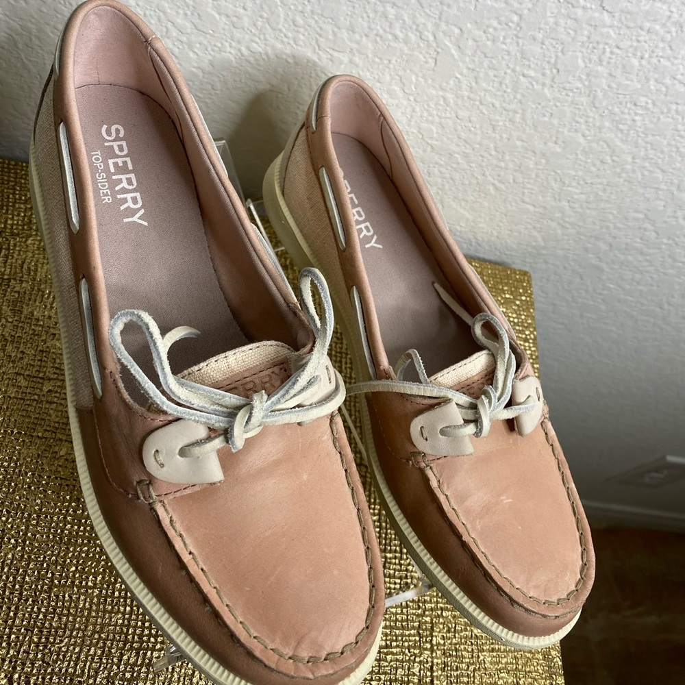 Sperry - Picture 2 of 5